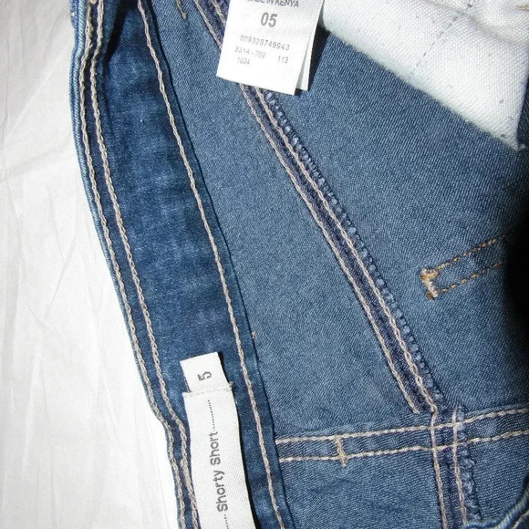 Levi’s SHORTY SHORT Denim Jeans Shorts Size 5 - Picture 2 of 3